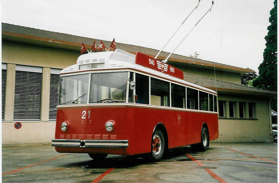(047'227) - VB Biel - Nr. 21 - Berna/Hess Trolleybus am 16. Juni 2001 in Boudry, Dpt TN