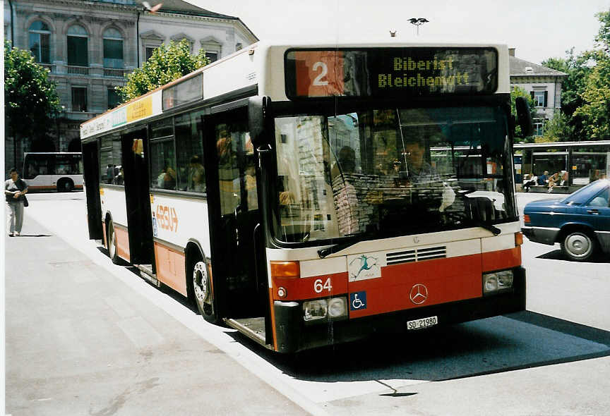 (047'425) - BSU Solothurn - Nr. 64/SO 21'980 - Mercedes am 23. Juni 2001 in Solothurn, Amthausplatz