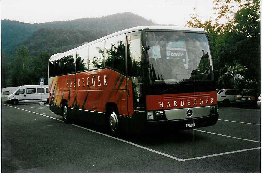 (047'525) - Hardegger, Birsfelden - BL 7621 - Mercedes am 27. Juni 2001 in Thun, Seestrasse