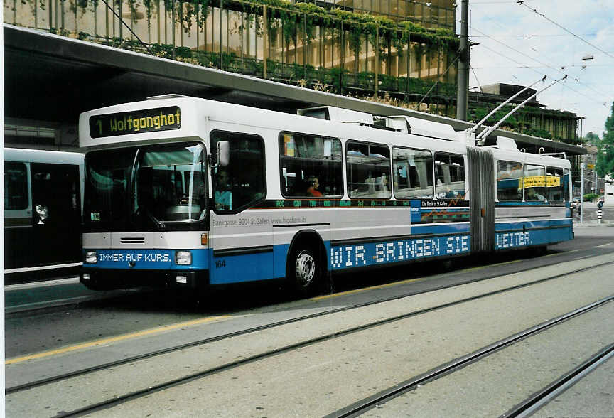 (047'732) - VBSG St. Gallen - Nr. 164 - NAW/Hess Gelenktrolleybus am 10. Juli 2001 beim Bahnhof St. Gallen