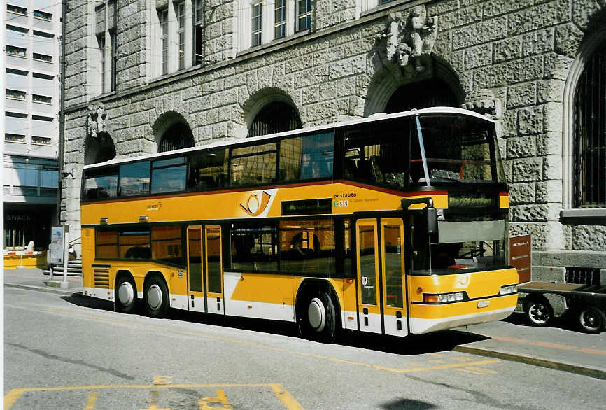 (047'736) - Casutt, Gossau - SG 250'501 - Neoplan am 10. Juli 2001 beim Bahnhof St. Gallen