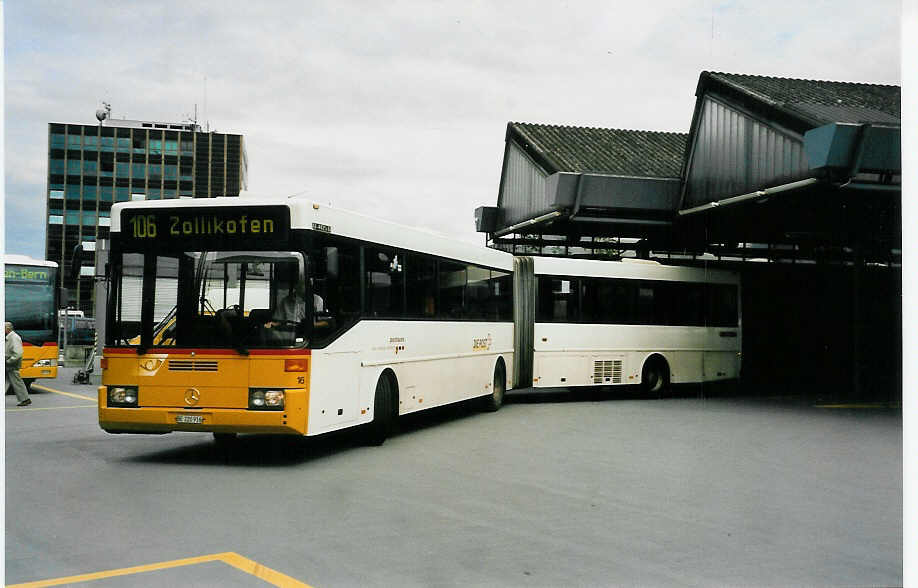 (048'108) - Steiner, Ortschwaben - Nr. 16/BE 220'916 - Mercedes (ex P 27'716) am 16. Juli 2001 in Bern, Postautostation