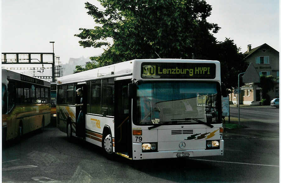 (048'127) - Knecht, Windisch - Nr. 79/AG 14'923 - Mercedes am 17. Juli 2001 beim Bahnhof Lenzburg