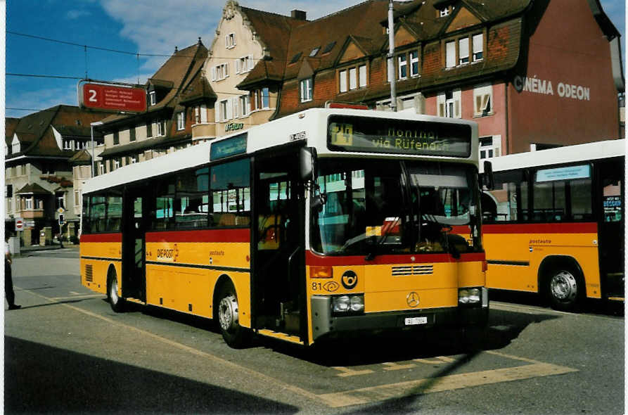 (048'207) - Voegtlin-Meyer, Brugg - Nr. 81/AG 7304 - Mercedes am 17. Juli 2001 beim Bahnhof Brugg
