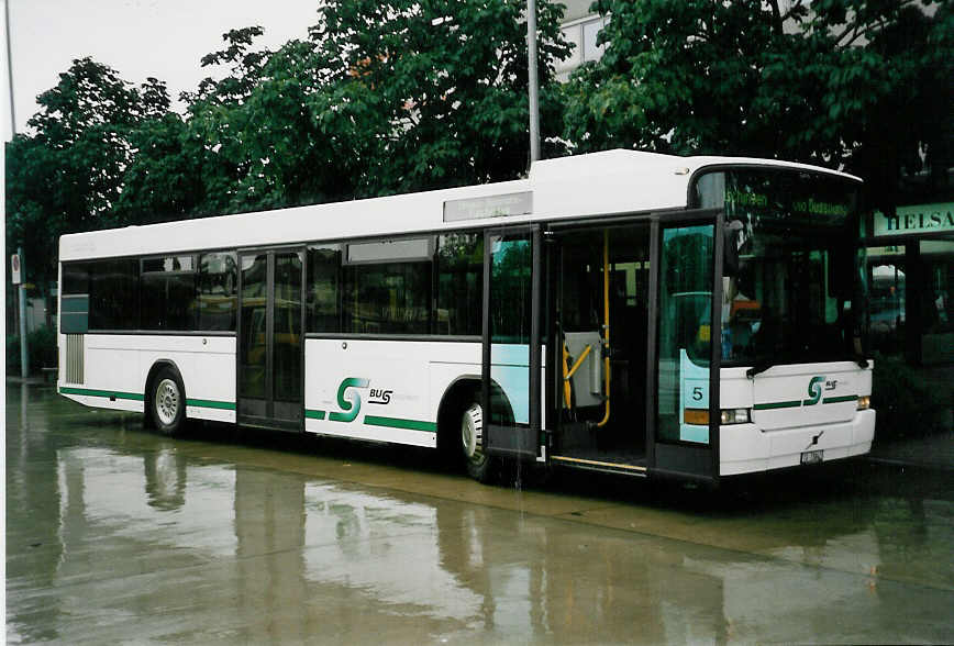 (048'416) - BOS Wil - Nr. 5/TG 73'042 - Volvo/Hess (ex BHW Wil Nr. 5) am 18. Juli 2001 beim Bahnhof Wil