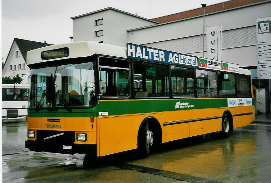(048'424) - BHW Wil - Nr. 1/TG 108'831 - Volvo/Hess am 18. Juli 2001 beim Bahnhof Wil