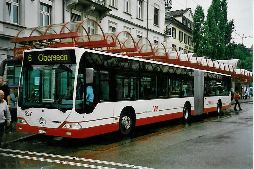 (048'427) - WV Winterthur - Nr. 327/ZH 489'327 - Mercedes am 18. Juli 2001 beim Hauptbahnhof Winterthur