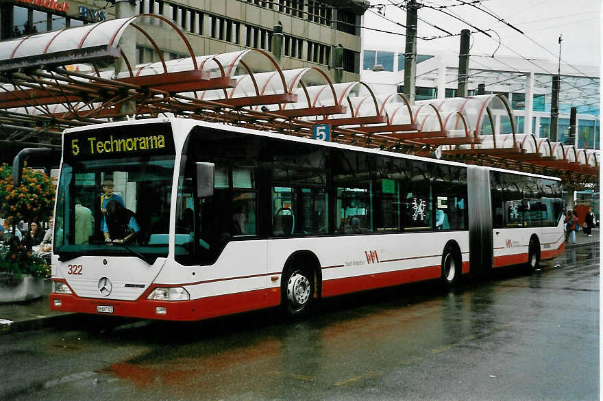 (048'506) - WV Winterthur - Nr. 322/ZH 687'322 - Mercedes am 18. Juli 2001 beim Hauptbahnhof Winterthur