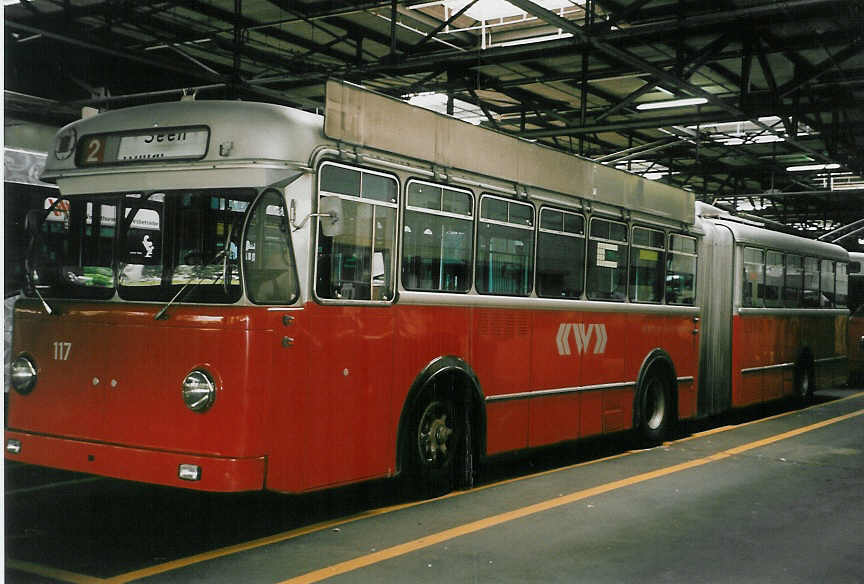 (048'535) - WV Winterthur - Nr. 117 - Berna/SWS-R&J Gelenktrolleybus am 18. juli 2001 in Winterthur, Depot Grzefeld