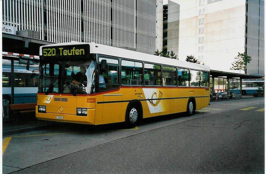 (048'619) - PTT-Regie - P 25'340 - Mercedes/R&J am 18. Juli 2001 in Zrich, Flughafen
