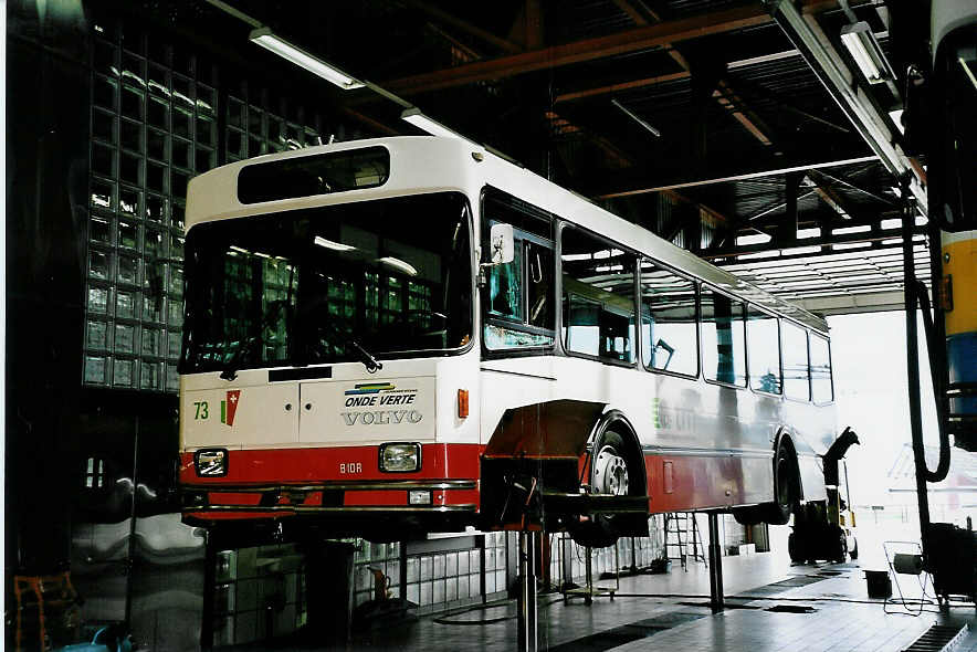 (048'909) - VR La Chaux-de-Fonds - Nr. 73 - Volvo/R&J am 7. August 2001 in La Chaux-de-Fonds, Dpt TC