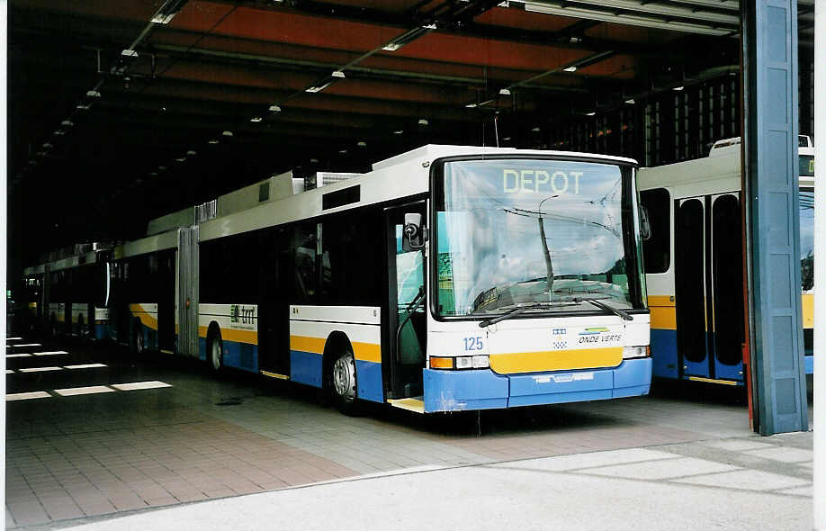 (048'912) - TC La Chaux-de-Fonds - Nr. 125 - NAW/Hess Gelenktrolleybus am 7. August 2001 in La Chaux-de-Fonds, Dpt