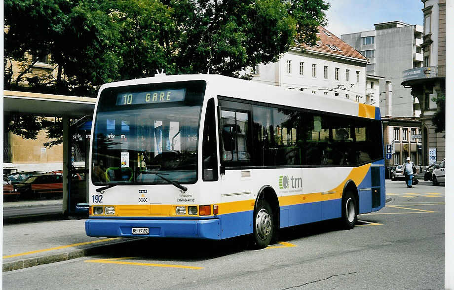 (048'917) - TC La Chaux-de-Fonds - Nr. 192/NE 79'192 - Volvo/Berkhof am 7. August 2001 beim Bahnhof La Chaux-de-Fonds