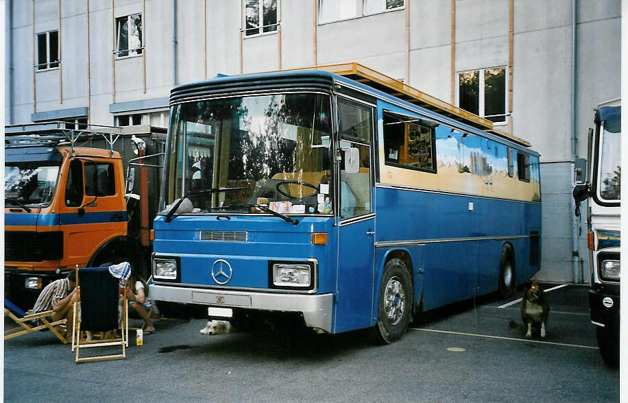 (049'210) - Kuhn, Koppigen - BE 111'181 - Mercedes am 18. August 2001 in Burgdorf, AMP