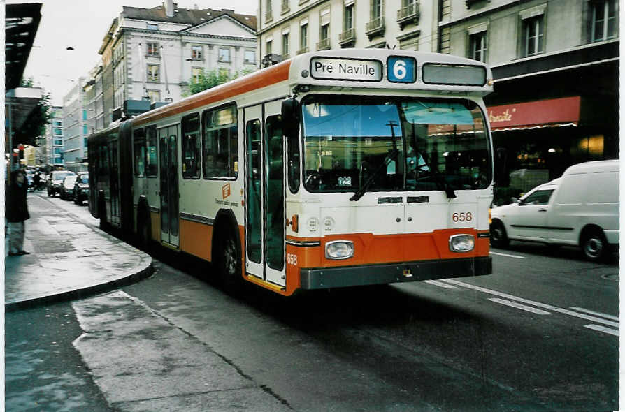 (049'729) - TPG Genve - Nr. 658 - Saurer/Hess Gelenktrolleybus am 17. September 2001 in Genve, Place du Pont