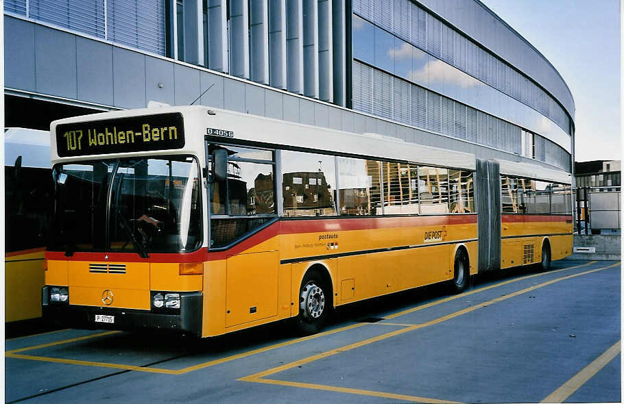 (049'907) - PTT-Regie - P 27'715 - Mercedes am 30. September 2001 in Bern, Postautostation