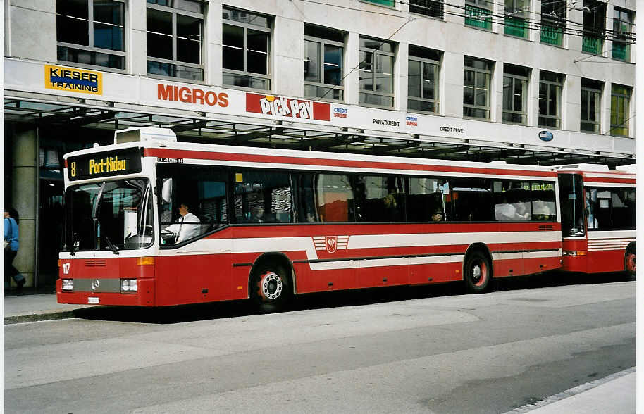 (049'919) - VB Biel - Nr. 117/BE 512'117 - Mercedes am 1. Oktober 2001 in Biel, Guisanplatz