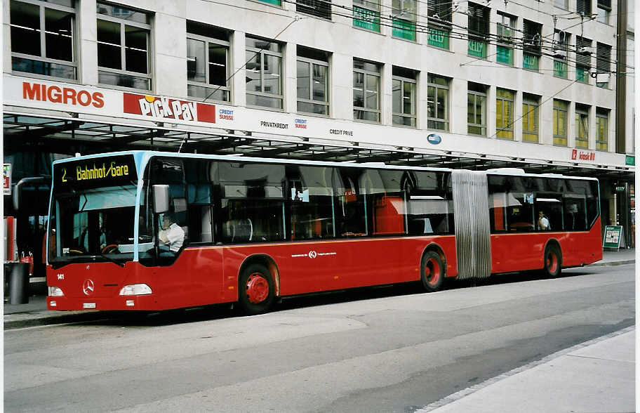 (049'920) - VB Biel - Nr. 141/BE 560'141 - Mercedes am 1. Oktober 2001 in Biel, Guisanplatz