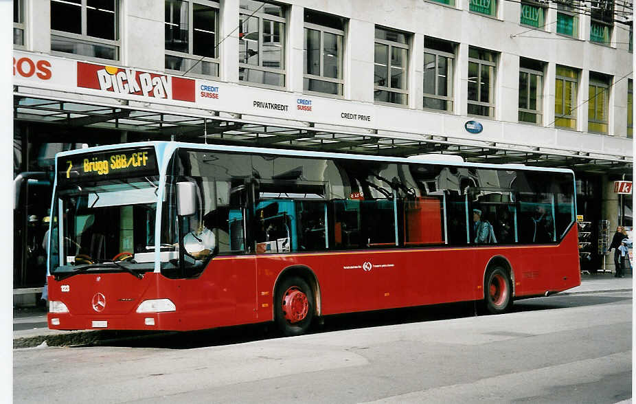 (049'925) - VB Biel - Nr. 123/BE 560'123 - Mercedes am 1. Oktober 2001 in Biel, Guisanplatz