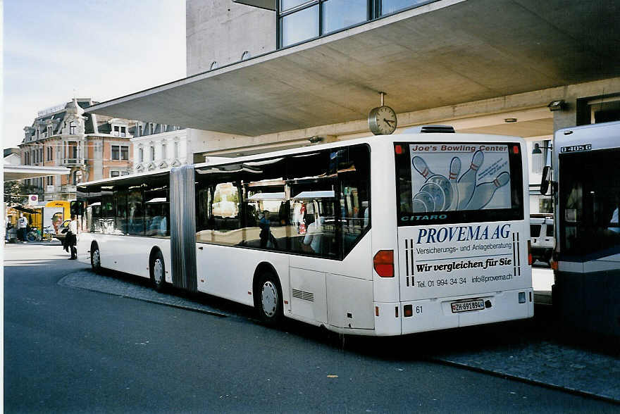 (050'025) - VZO Grningen - Nr. 61/ZH 691'894 - Mercedes am 6. Oktober 2001 beim Bahnhof Uster