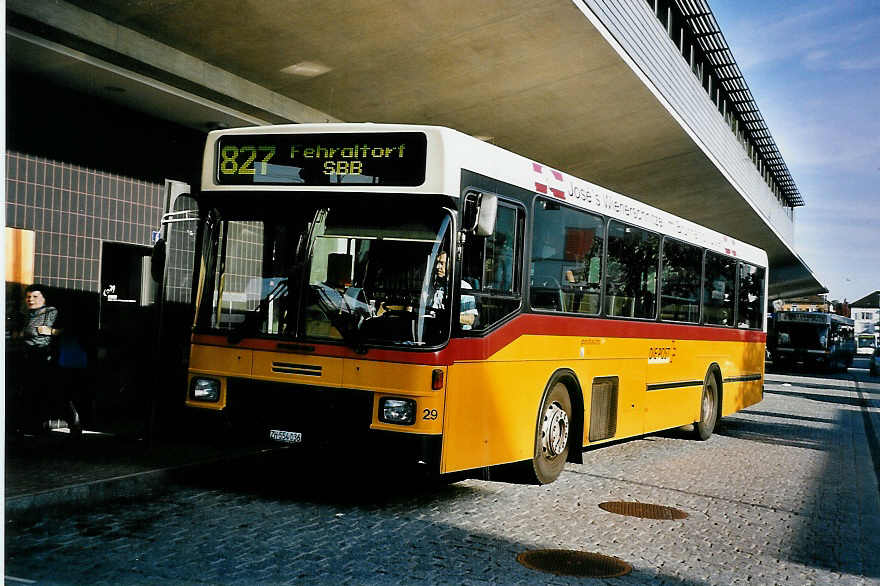 (050'031) - Ryffel, Uster - Nr. 29/ZH 554'036 - NAW/Hess am 6. Oktober 2001 beim Bahnhof Uster
