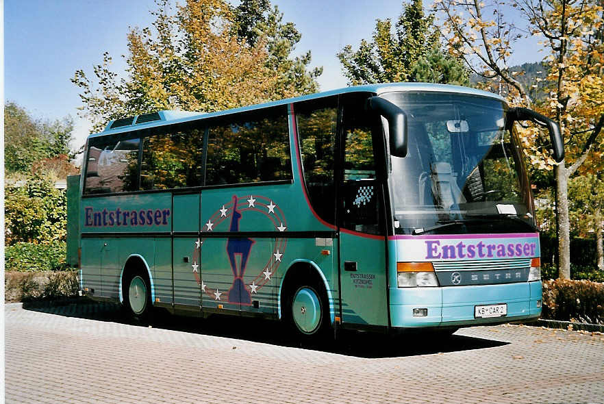 (050'117) - Aus Oesterreich: Entstrasser, Kitzbhel - KB CAR 2 - Setra am 13. Oktober 2001 in Thun, Schadausaal