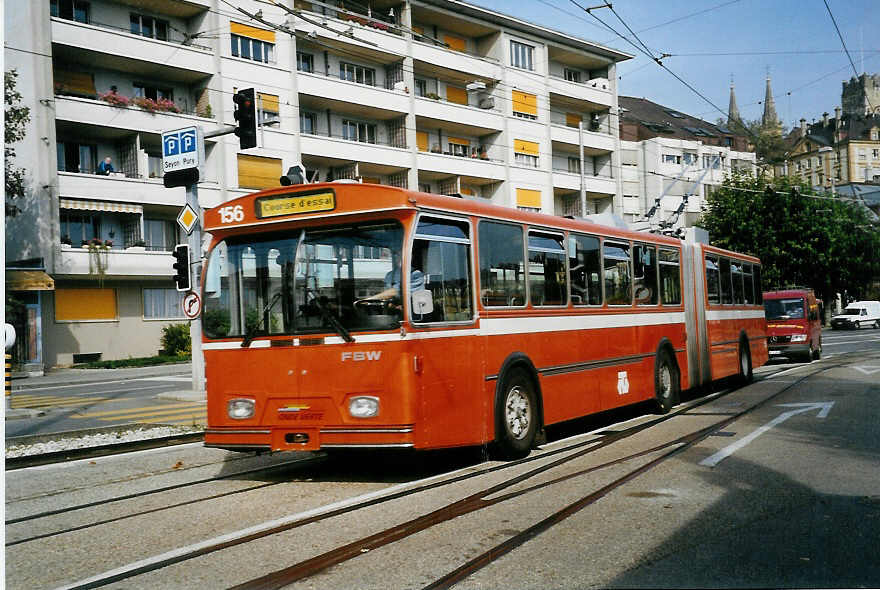 (050'319) - TN Neuchtel - Nr. 156 - FBW/Hess Gelenktrolleybus (ex Nr. 56) am 17. Oktober 2001 in Neuchtel, Dpt