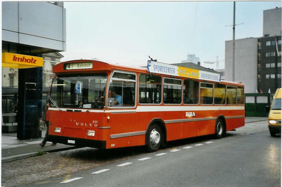 (050'401) - BBA Aarau - Nr. 125/AG 212'425 - Volvo/Hess am 18. Oktober 2001 beim Bahnhof Aarau
