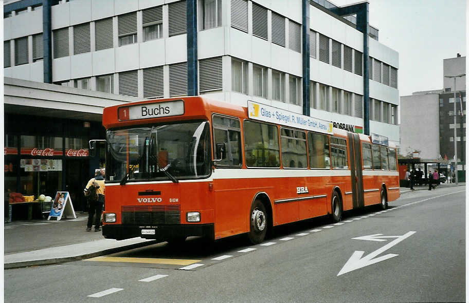 (050'410) - BBA Aarau - Nr. 129/AG 249'029 - Volvo/Hess am 18. Oktober 2001 beim Bahnhof Aarau
