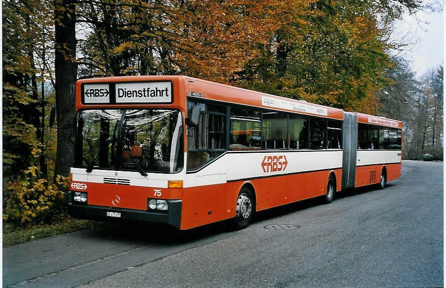 (050'632) - RBS Worblaufen - Nr. 75/BE 473'375 - Mercedes am 18. November 2001 in Worblaufen, Garage
