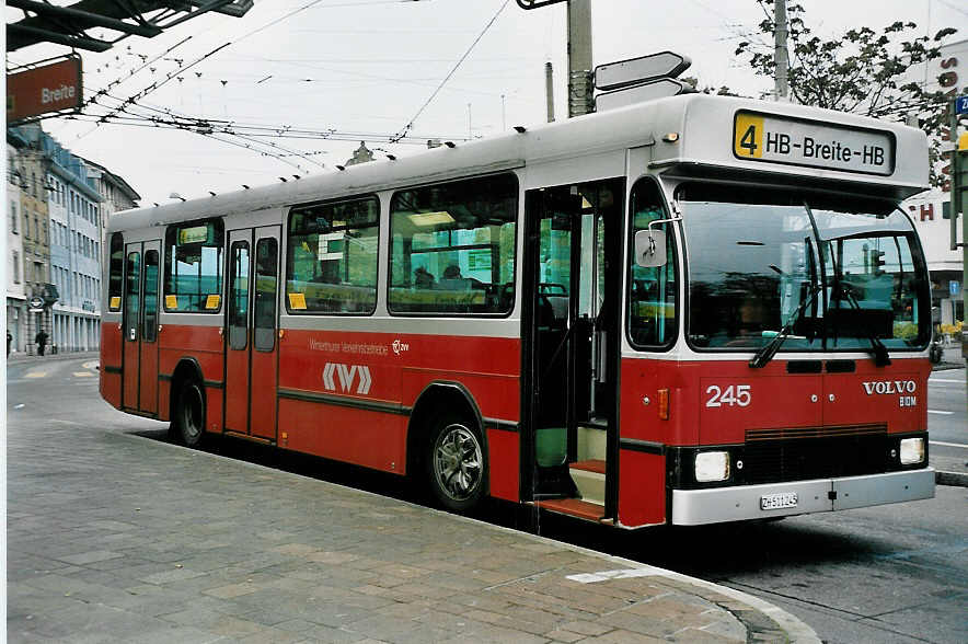 (050'721) - WV Winterthur - Nr. 245/ZH 511'245 - Volvo/Hess am 19. November 2001 beim Hauptbahnhof Winterthur