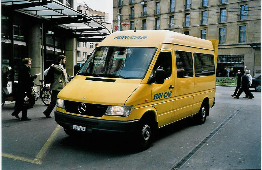 (050'825) - Funi-Car, Biel - BE 72 V - Mercedes am 15. Dezember 2001 in Biel, Guisanplatz
