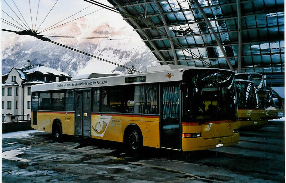 (050'935) - PTT-Regie - P 25'683 - Volvo/Hess am 27. Dezember 2001 in Chur, Postautostation