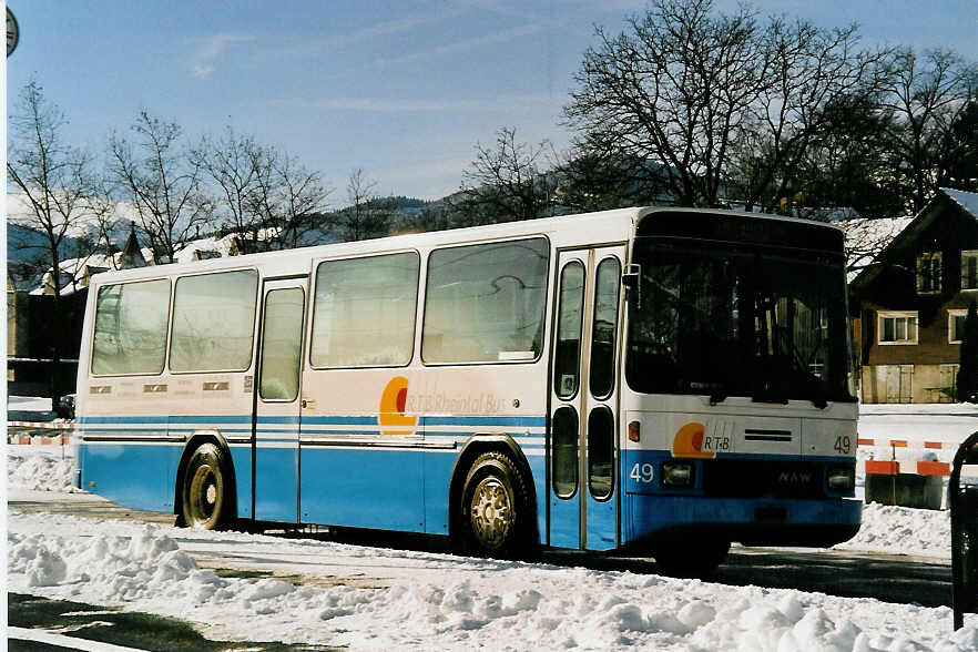 (051'030) - RTB Altsttten - Nr. 49/SG 33'571 - NAW/Hess am 27. Dezember 2001 beim Bahnhof Altsttten