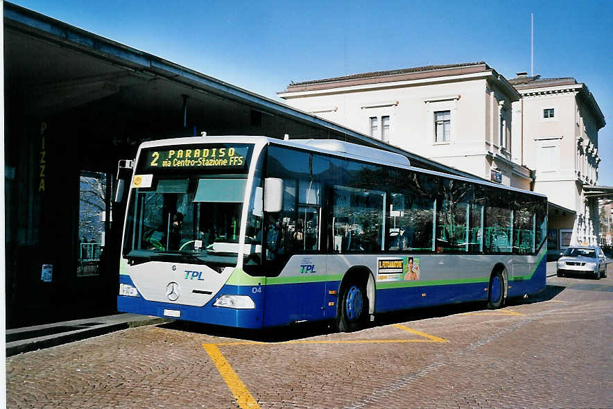 (051'202) - TPL Lugano - Nr. 4/TI 207'004 - Mercedes am 1. Januar 2002 beim Bahnhof Lugano