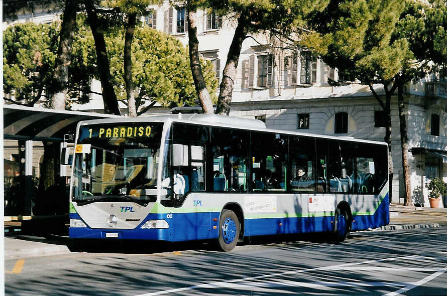 (051'203) - TPL Lugano - Nr. 2/TI 207'002 - Mercedes am 1. Januar 2002 in Lugano, Piazza Rezzonico