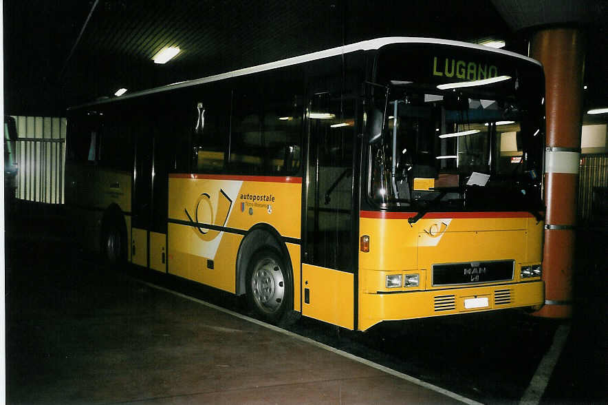 (051'225) - Autopostale, Mendrisio - TI 128'342 - MAN/Lauber (ex Piotti, Balerna) am 1. Januar 2002 in Lugano, Postautostation