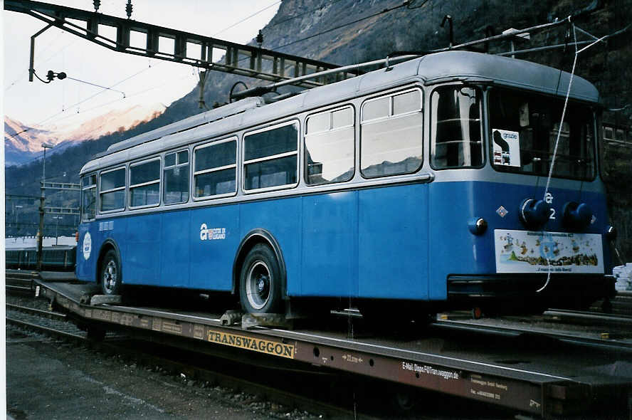 (051'320) - ACT Lugano (TVS) - Nr. 112 - FBW/Bosia Trolleybus am 1. Januar 2002 beim Bahnhof Biasca