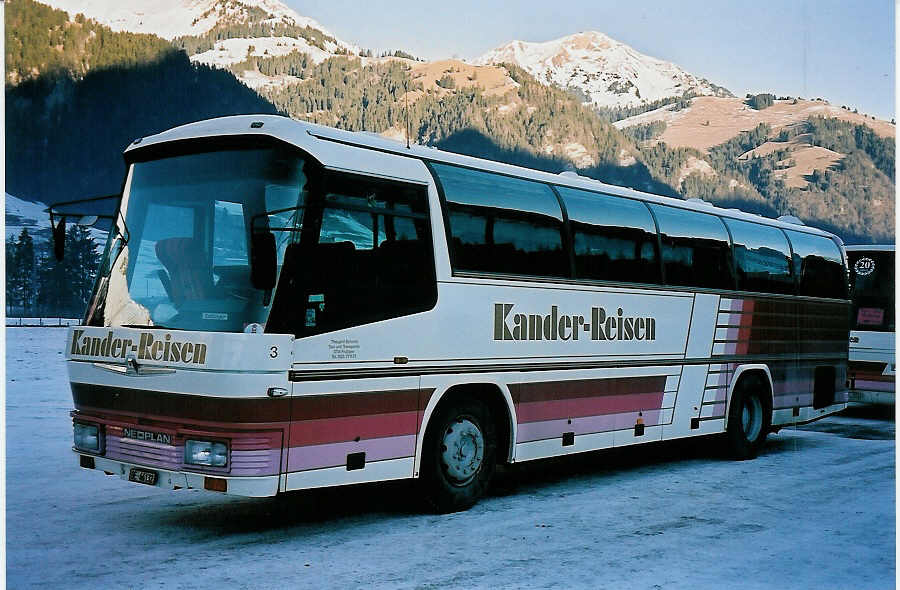 (051'407) - Kander-Reisen, Frutigen - Nr. 3/BE 66'132 - Neoplan am 6. Januar 2002 in Frutigen, Flugplatz