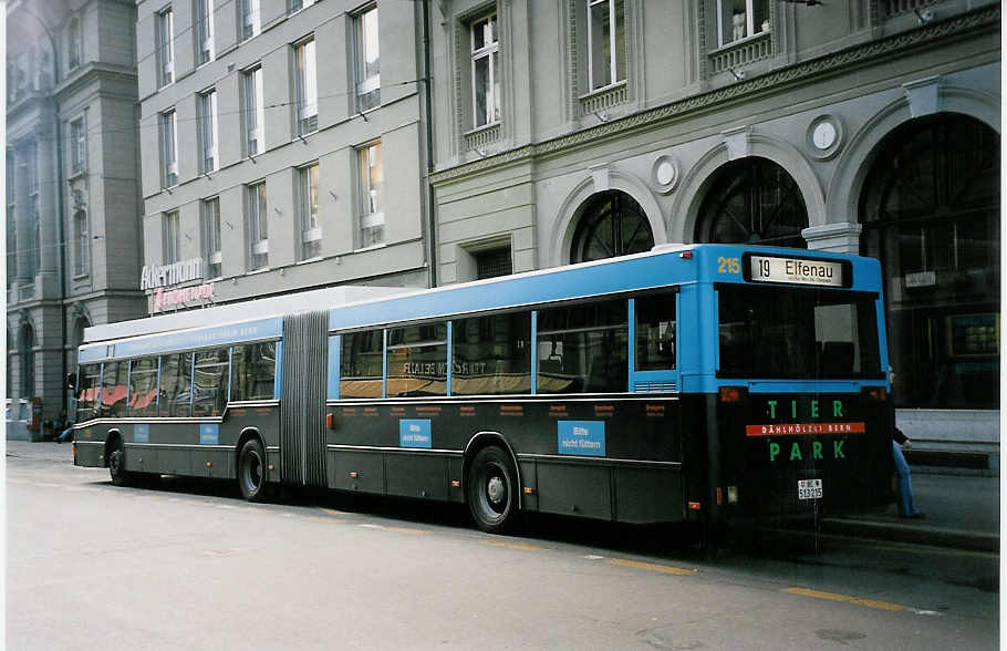 (051'822) - SVB Bern - Nr. 215/BE 513'215 - MAN am 4. Februar 2002 beim Bahnhof Bern