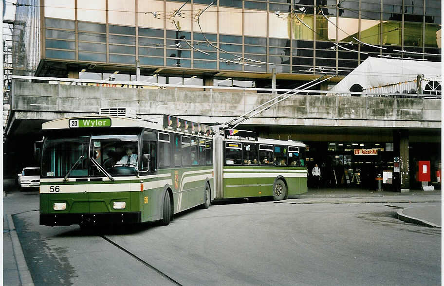 (051'830) - SVB Bern - Nr. 56 - FBW/Hess Gelenktrolleybus am 4. Februar 2002 beim Bahnhof Bern