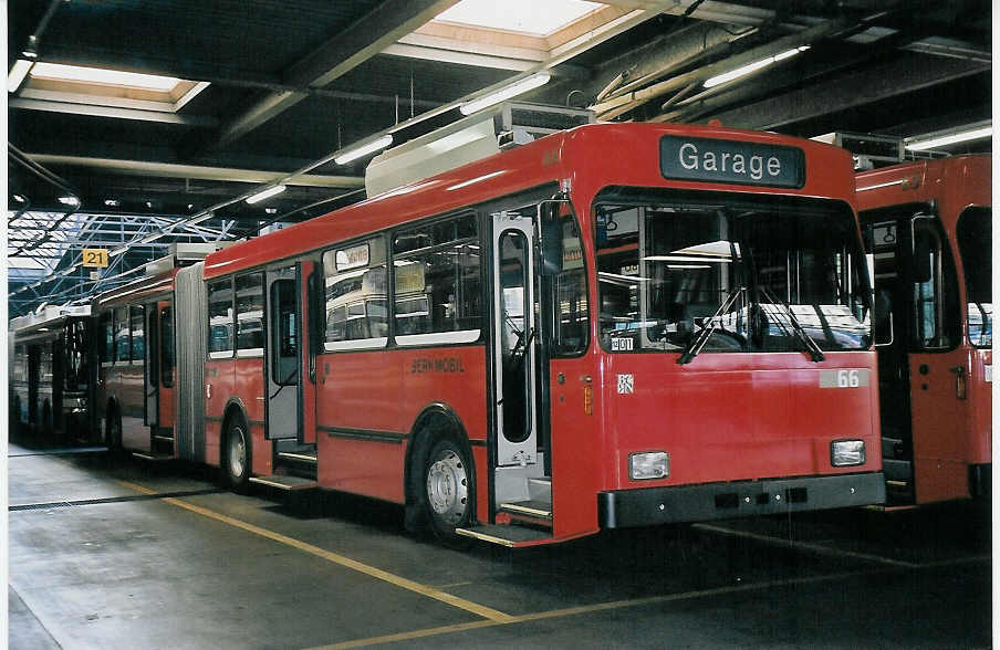 (051'905) - Bernmobil, Bern - Nr. 66 - Volvo/Hess Gelenktrolleybus am 4. Februar 2002 in Bern, Eigergarage