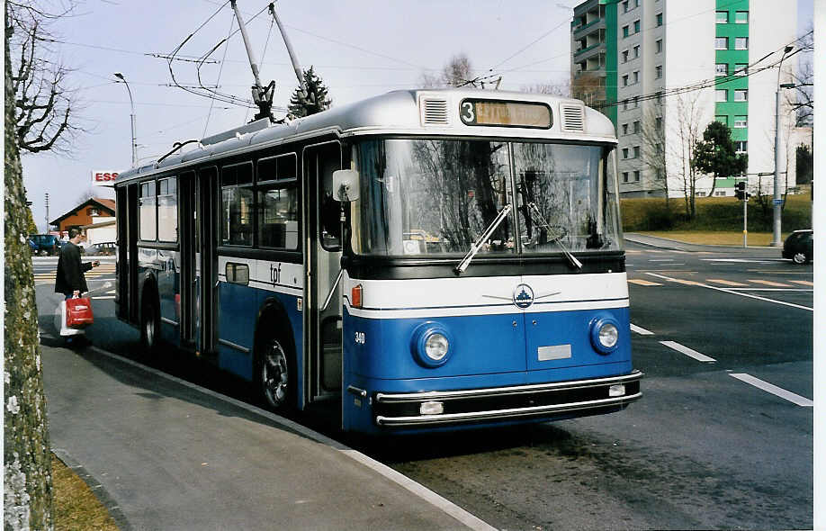 (052'023) - TPF Fribourg - Nr. 340 - Saurer/Hess Trolleybus (ex TF Fribourg Nr. 40) am 17. Februar 2002 in Fribourg, Chassotte