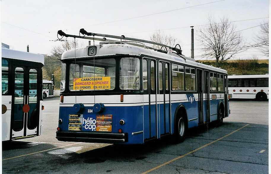 (052'031) - TPF Fribourg - Nr. 334 - Saurer/Hess Trolleybus (ex TF Fribourg Nr. 34) am 17. Februar 2002 in Fribourg, Garage