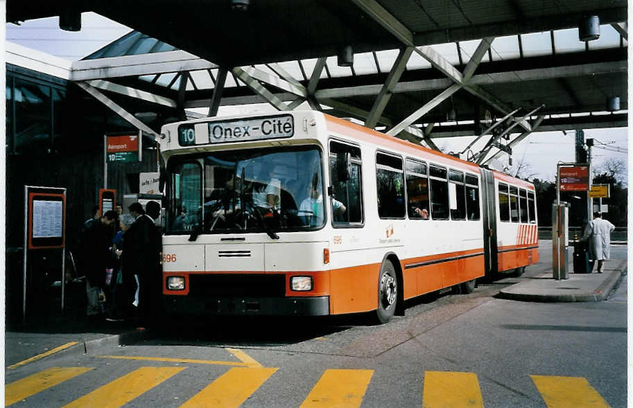 (052'335) - TPG Genve - Nr. 696 - NAW/Hess Gelenktrolleybus am 17. Mrz 2002 in Genve, Aroport