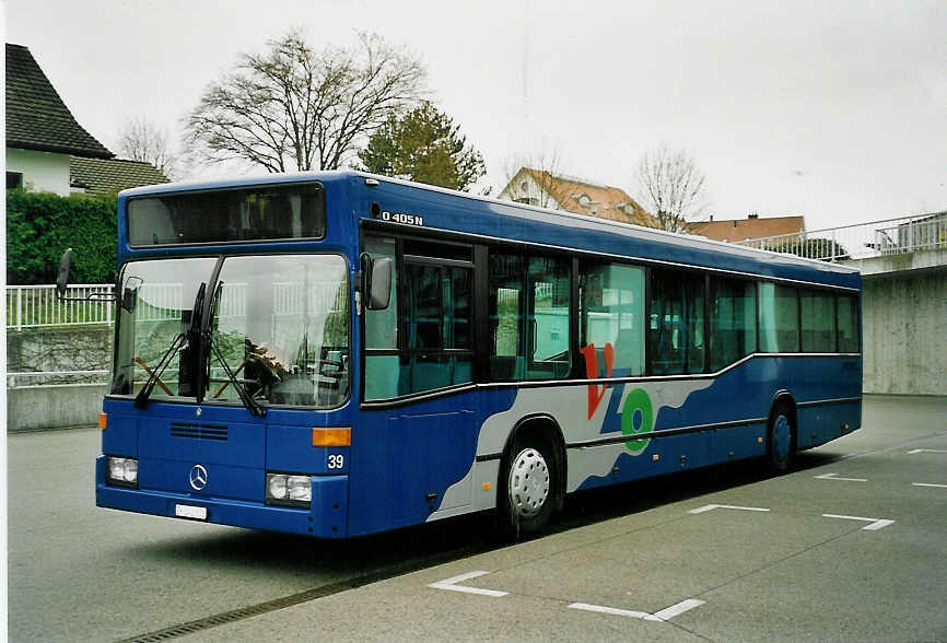 (052'524) - VZO Grningen - Nr. 39/ZH 242'853 - Mercedes (ex Schneider, Meilen Nr. 7) am 23. Mrz 2002 in Grningen, Garage