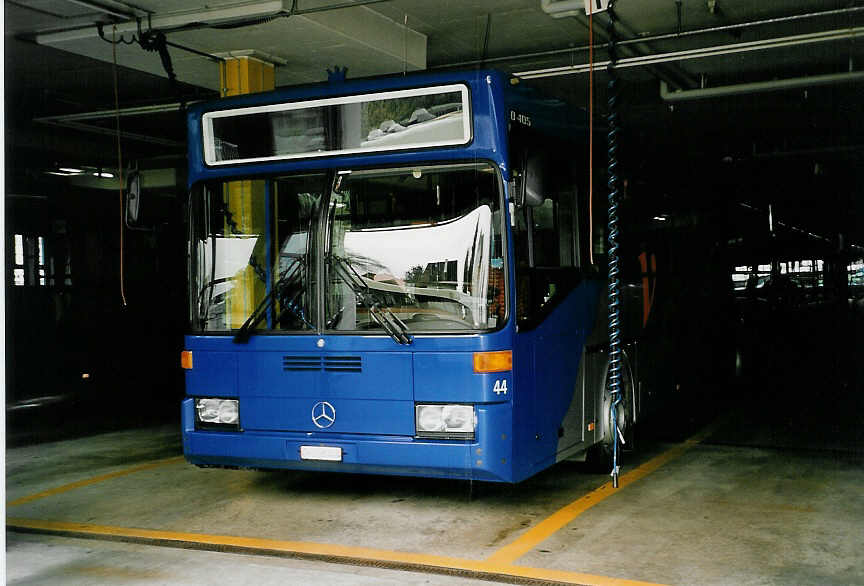 (052'603) - VZO Grningen - Nr. 44/ZH 256'444 - Mercedes am 23. Mrz 2002 in Grningen, Garage