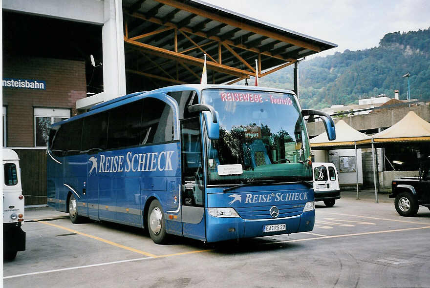 (053'617) - Aus Deutschland: Schieck, Wutha - EA-RS 29 - Mercedes am 3. Juni 2002 in Thun, Grabengut