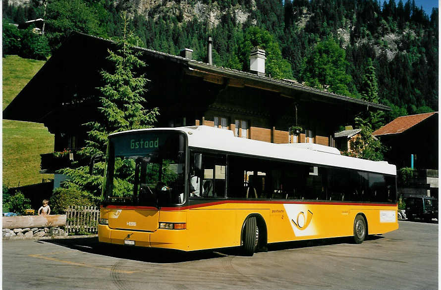 (053'925) - Kbli, Gstaad - BE 360'355 - Volvo/Hess am 22. Juni 2002 in Gsteig, Post