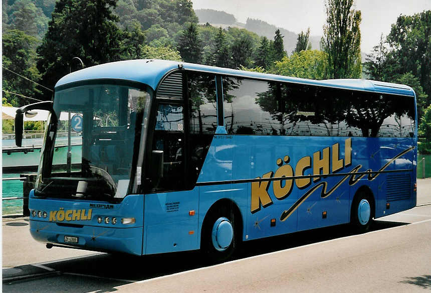 (054'212) - Kchli, Bachs - ZH 43'838 - Neoplan am 26. Juni 2002 bei der Schifflndte Thun